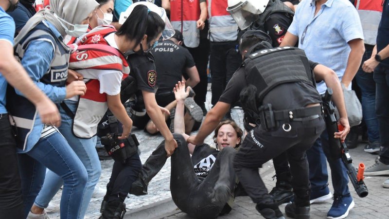 İstanbul'daki Suruç Katliamı anmasında gözaltılar